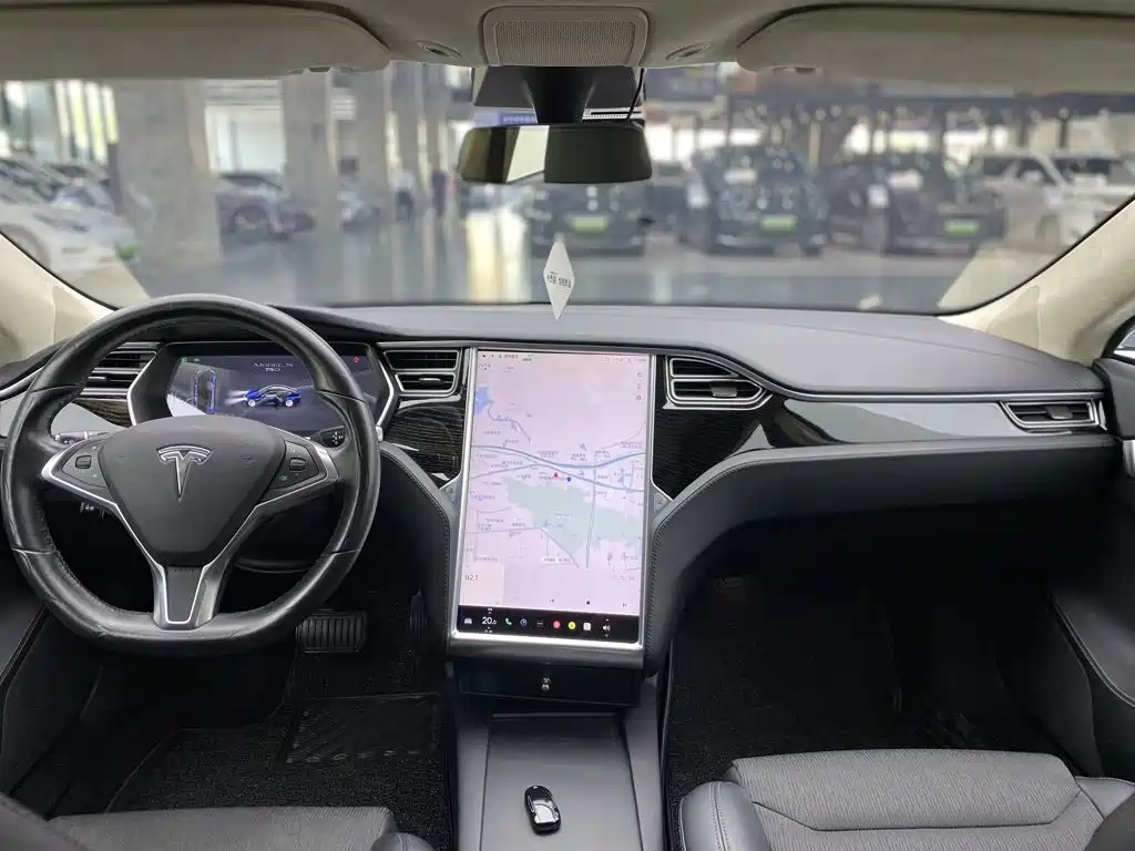Tesla Model S — миниатюра 13