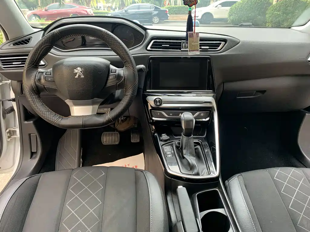 Peugeot 308 — миниатюра 4