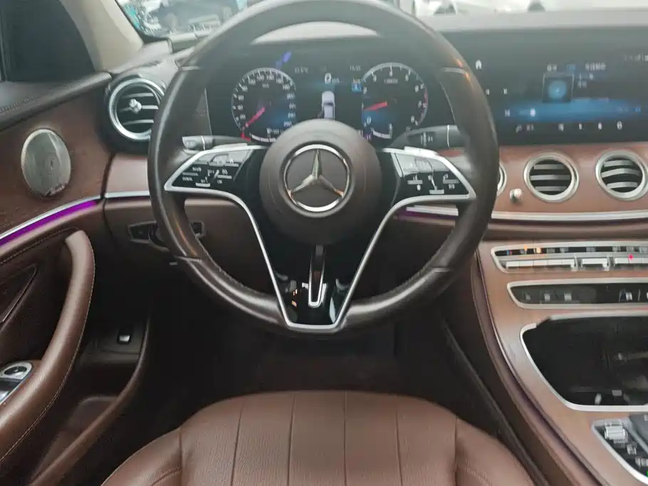 Mercedes-Benz E-Class — миниатюра 15