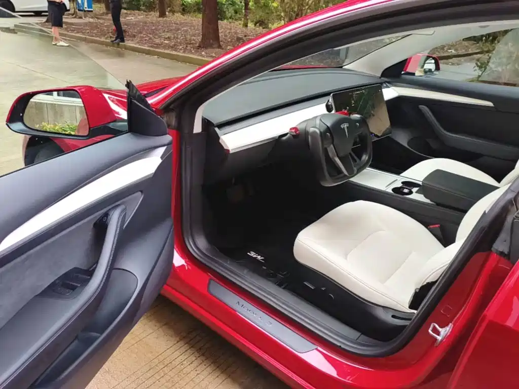 Tesla Model 3 — миниатюра 12