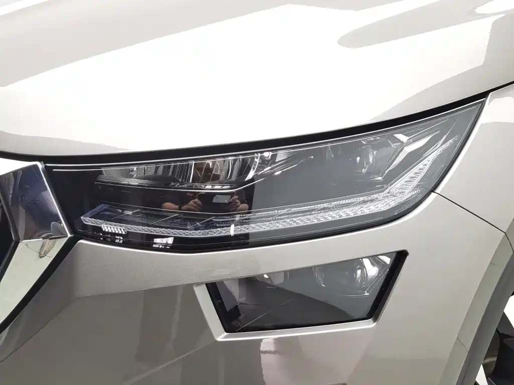 Skoda Kodiaq 2023 Silver/gray из Китая, фото 6