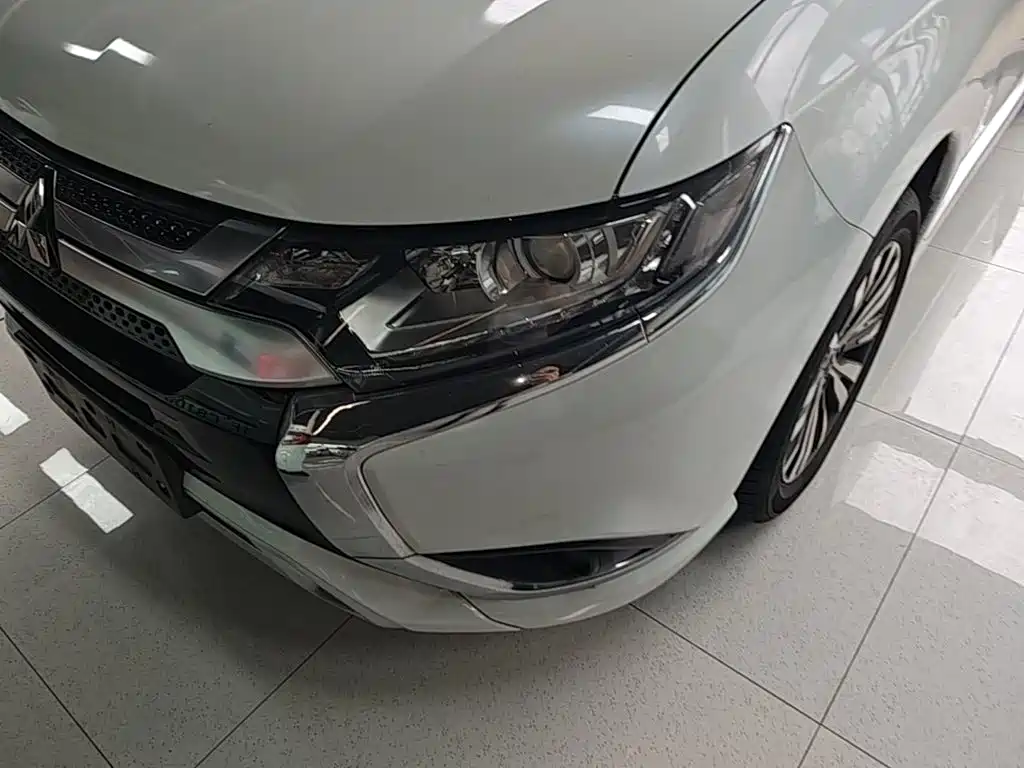 Mitsubishi Outlander — миниатюра 24