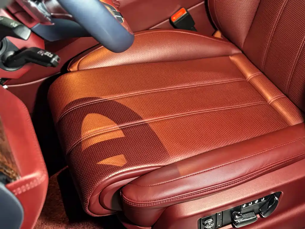 Bentley Bentayga — миниатюра 10