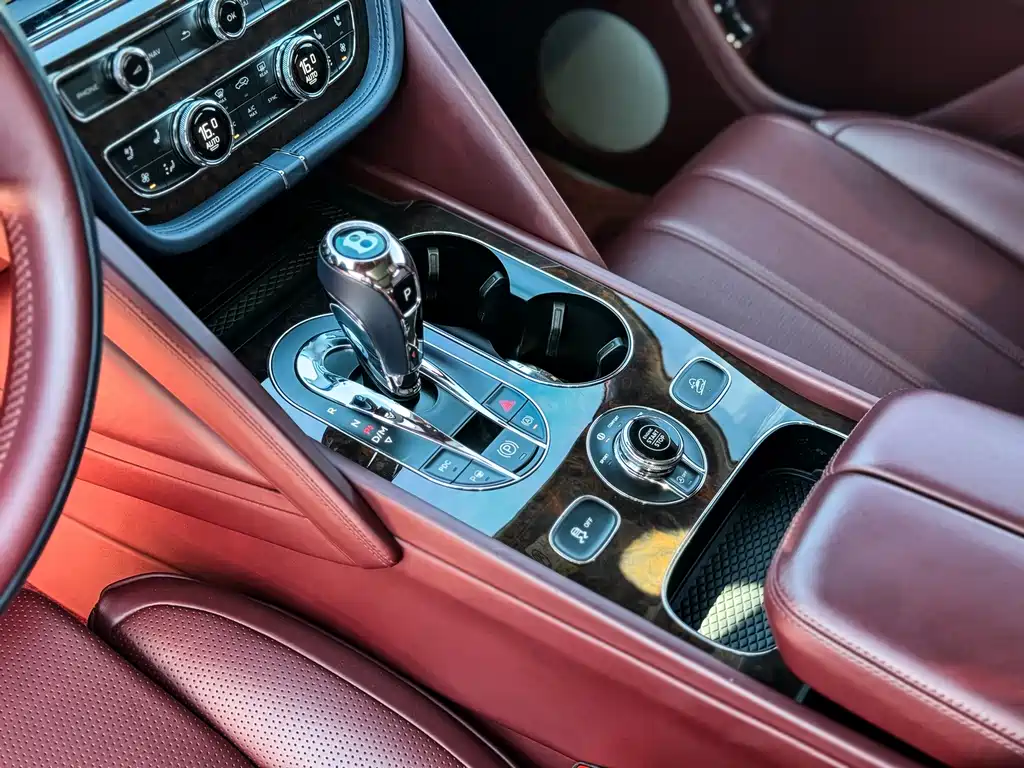 Bentley Bentayga — миниатюра 6