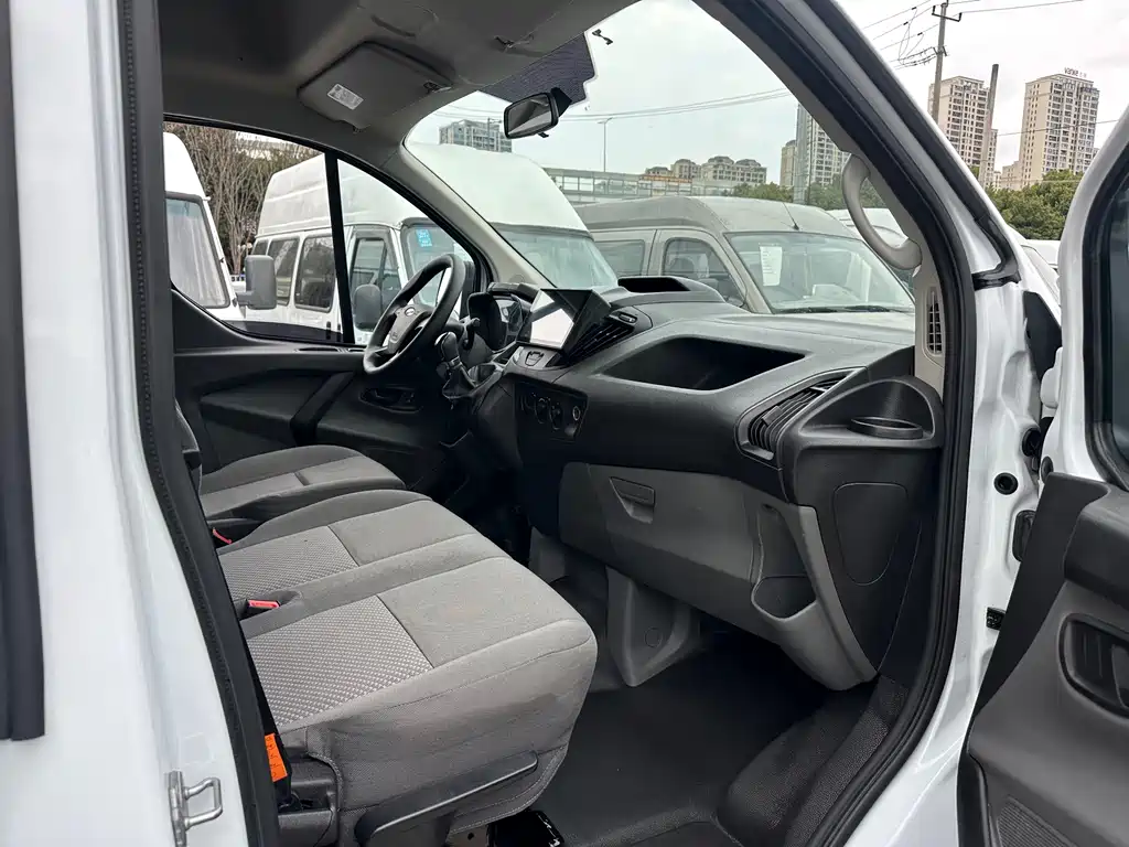 Ford Transit — миниатюра 6
