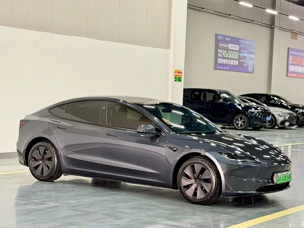 Tesla Model 3 — миниатюра 3