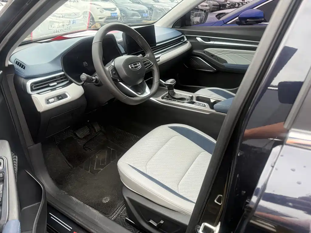 Geely Emgrand 2022 4 1.5L CVT Flagship