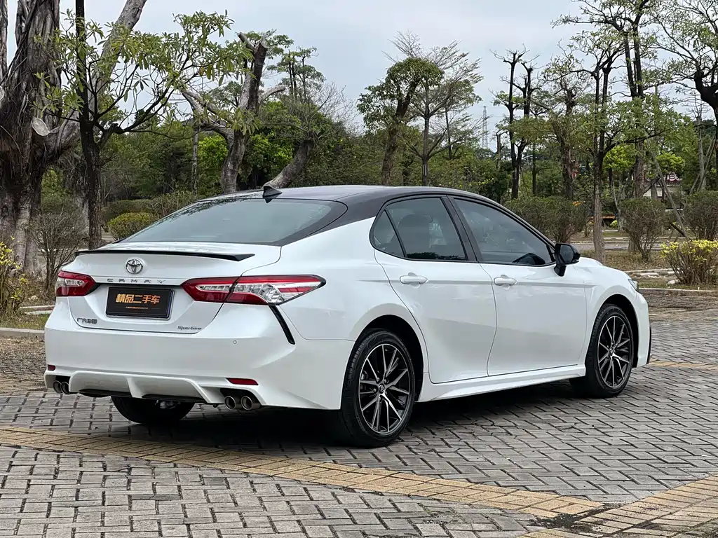 TOYOTA CAMRY