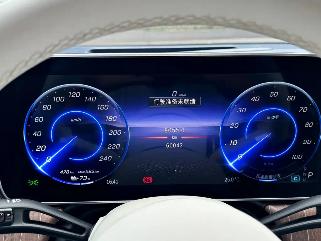 Mercedes-Benz EQE SUV — миниатюра 11