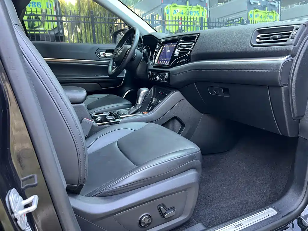 Jeep Grand Commander — миниатюра 6