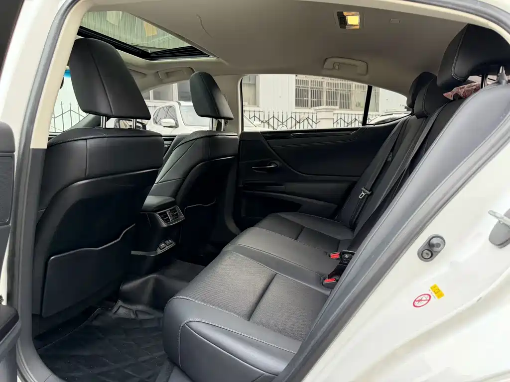 Lexus ES — миниатюра 6
