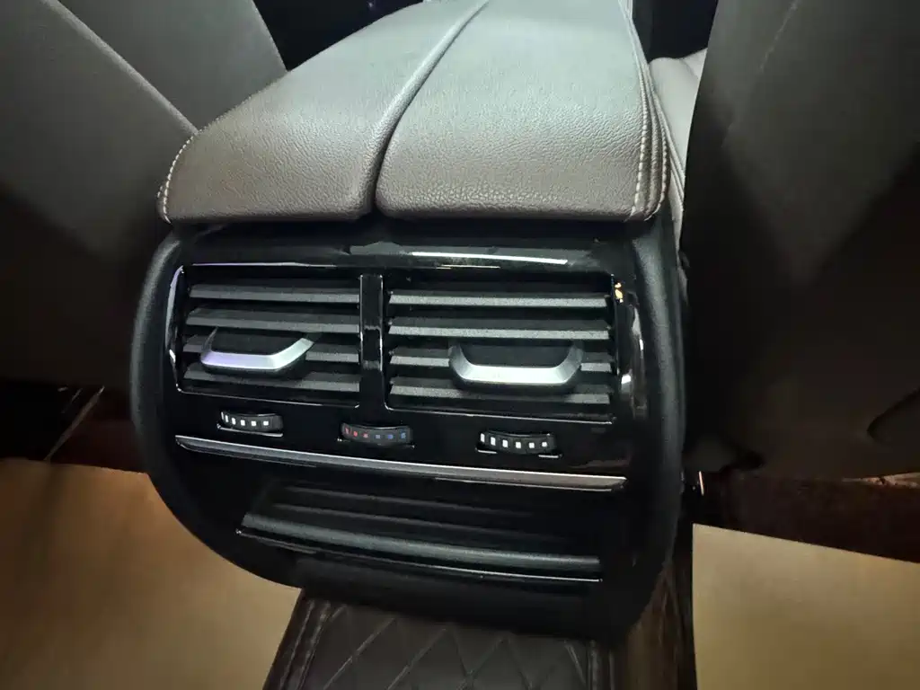 BMW 5 Series — миниатюра 12