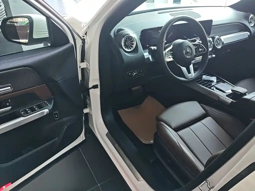 Mercedes-Benz GLB — миниатюра 16