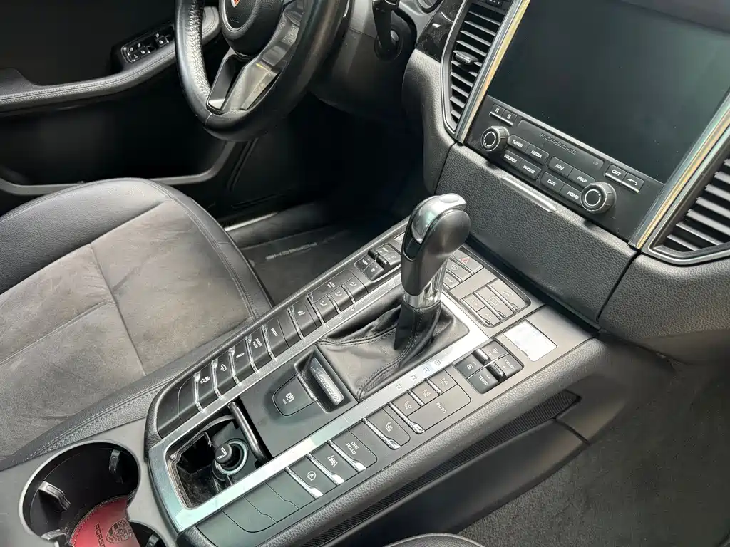 Porsche Macan — миниатюра 7
