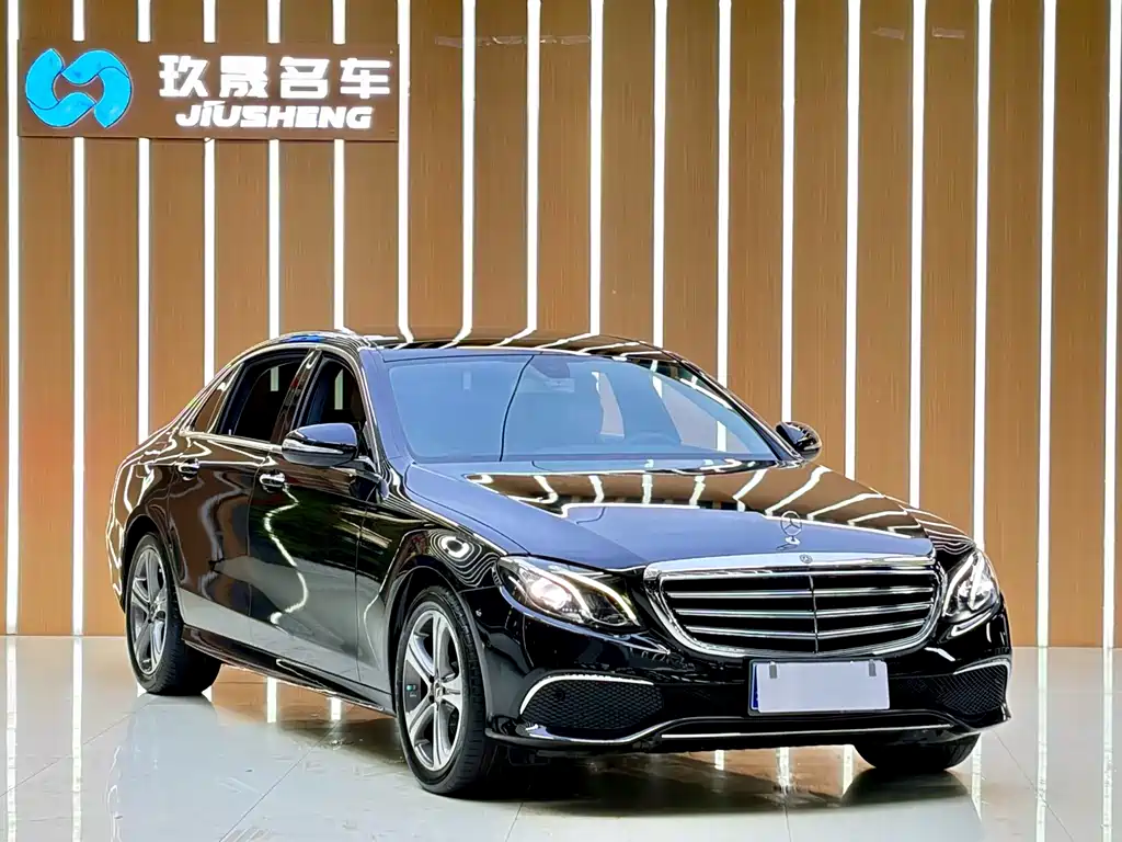 Mercedes-Benz E-Class — миниатюра 13
