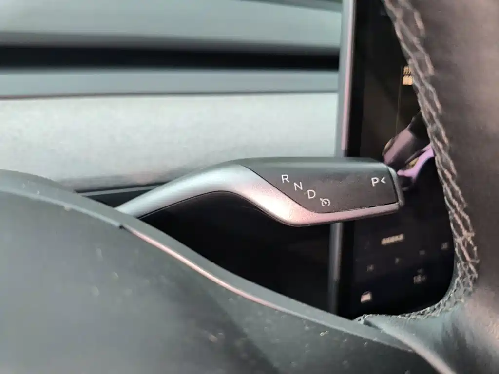 Tesla Model Y — миниатюра 7
