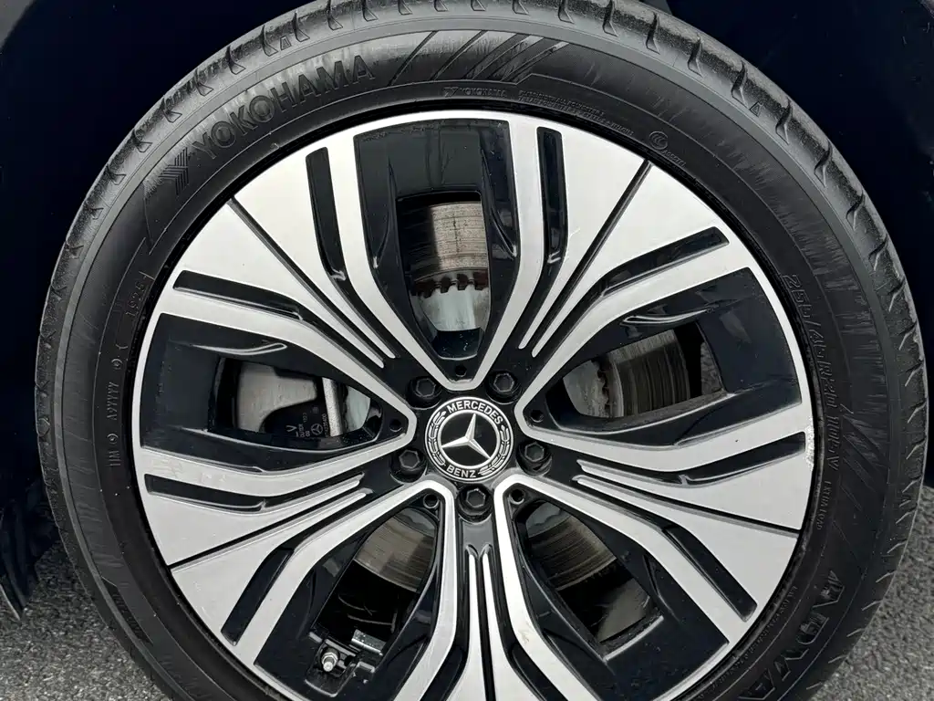 Mercedes-Benz EQE SUV — миниатюра 10