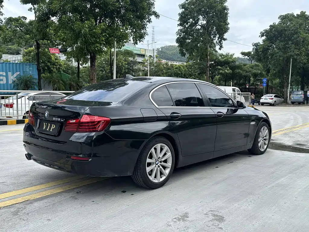 BMW 5 Series — миниатюра 7