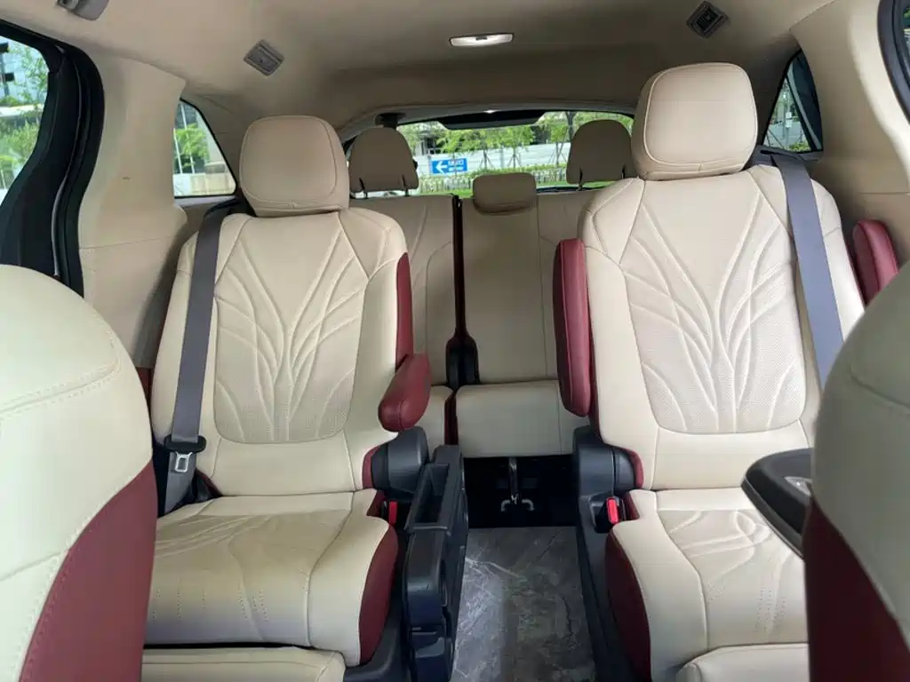 Toyota Granvia — миниатюра 11