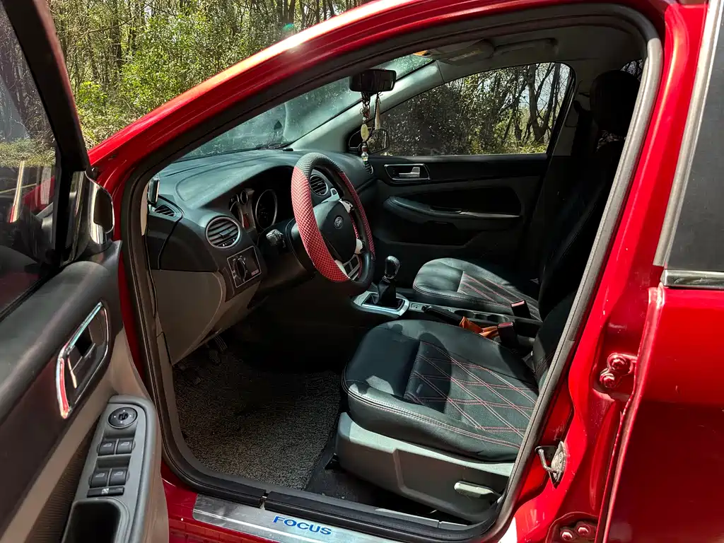 Ford Focus 2013 1.8L MT