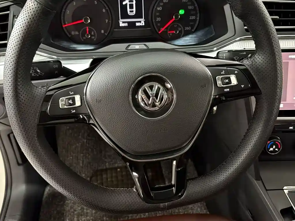 VOLKSWAGEN LINGDU