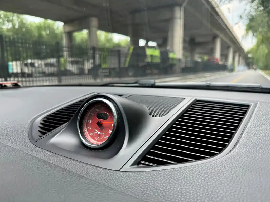 Porsche Macan — миниатюра 5
