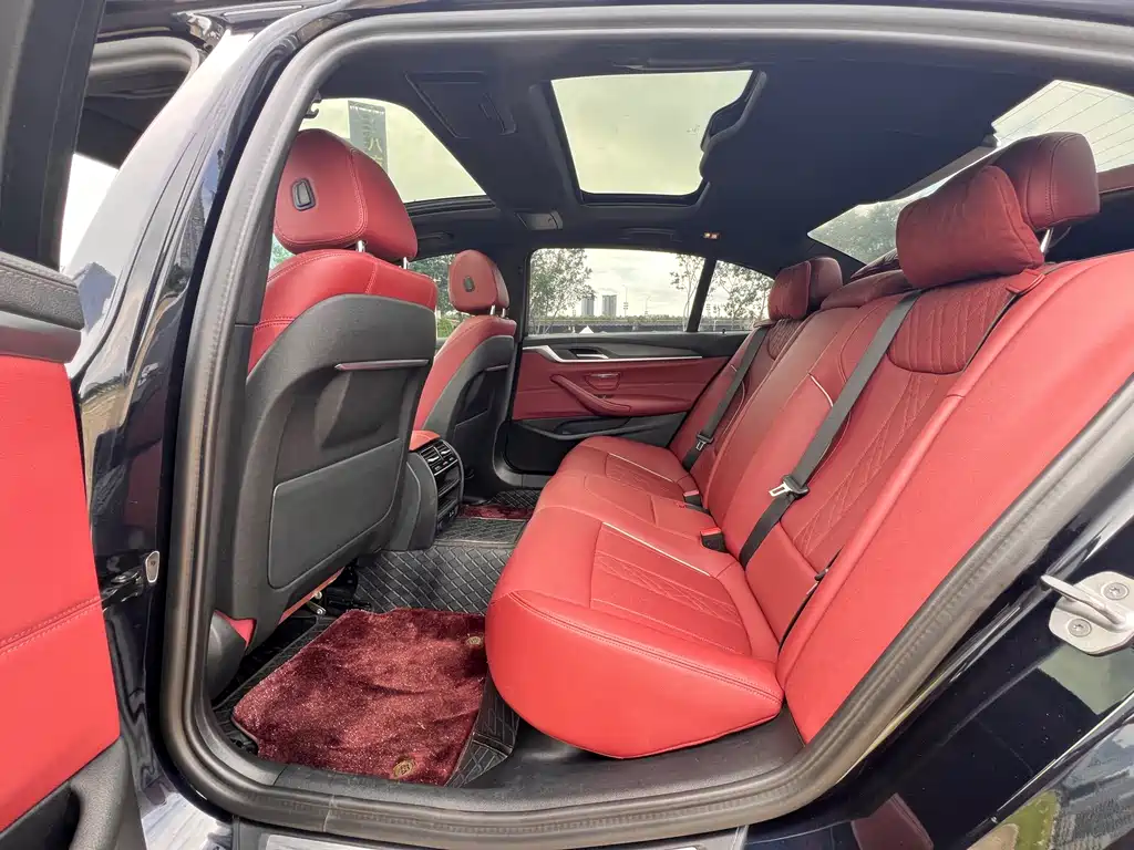 BMW 5 Series — миниатюра 10