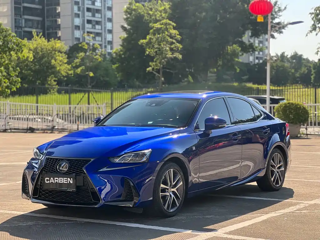 Lexus IS