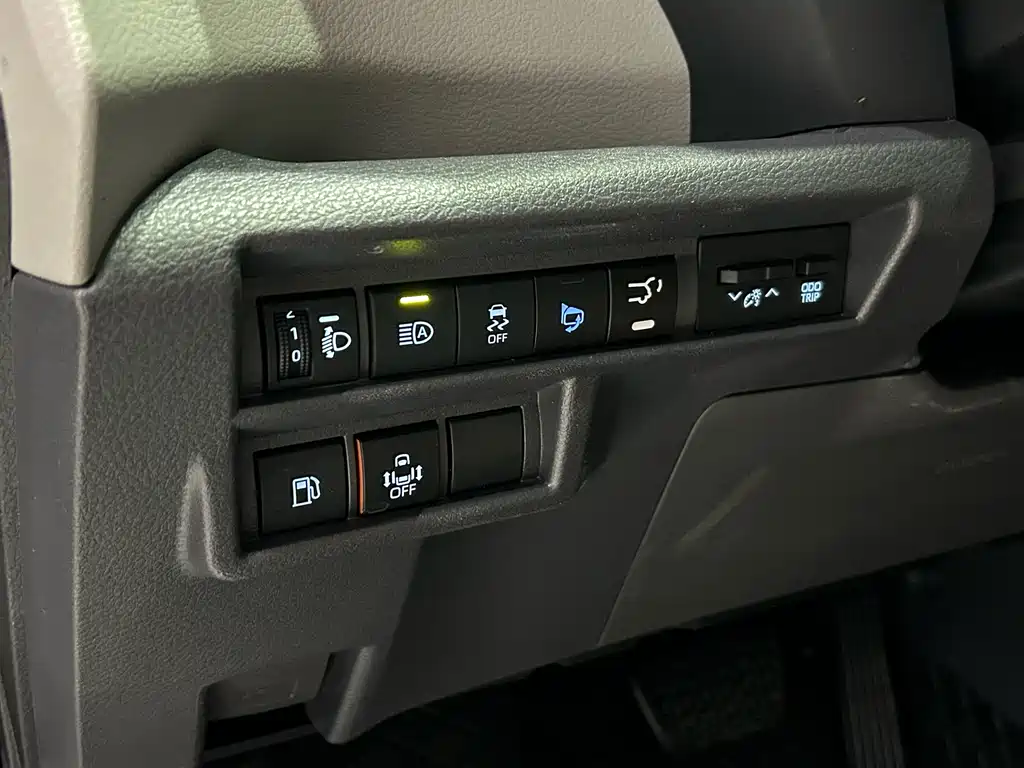 Toyota Granvia — миниатюра 8