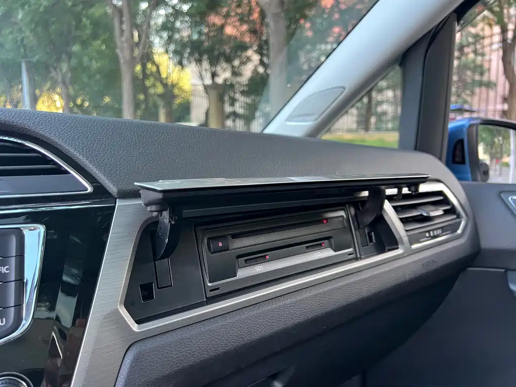 Volkswagen Touran — миниатюра 13