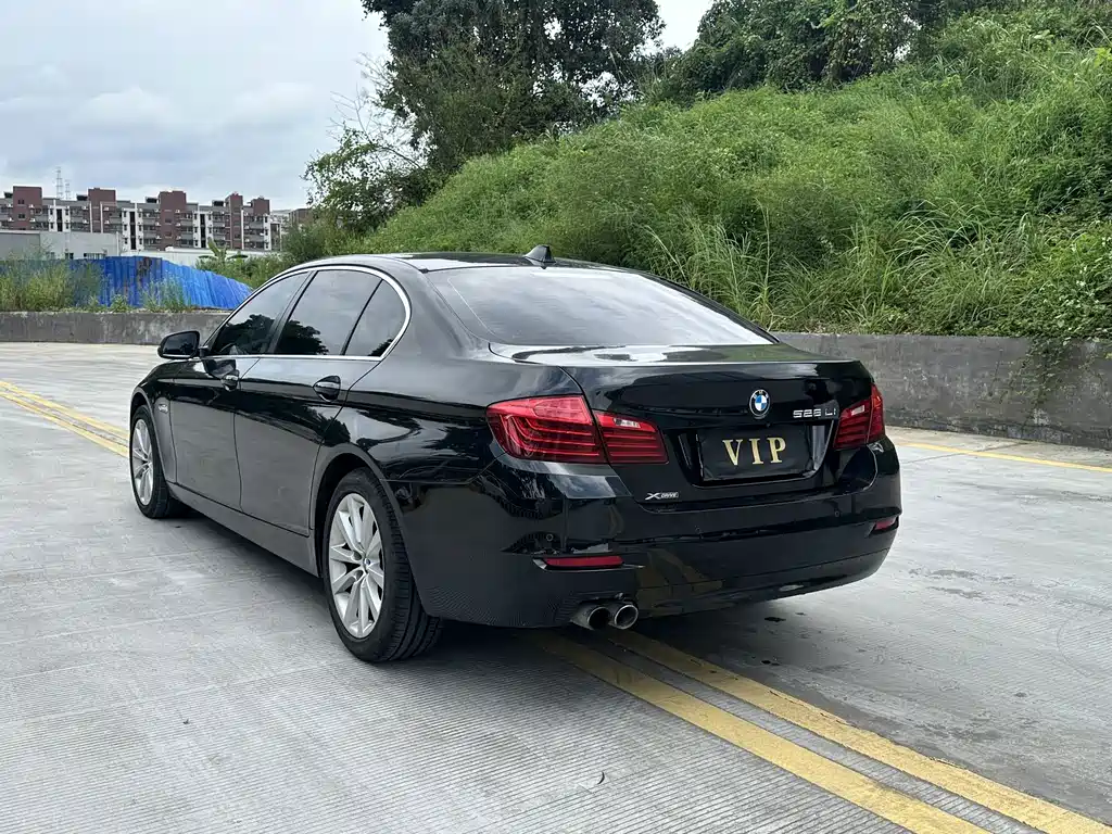 BMW 5 Series — миниатюра 9