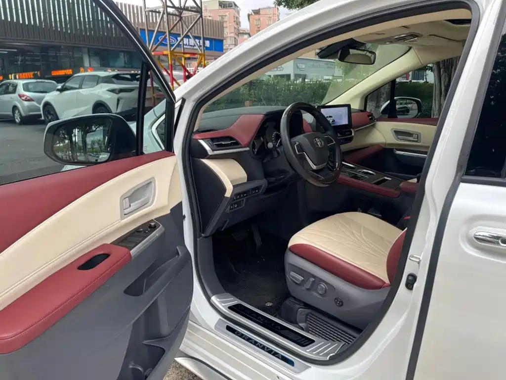 Toyota Granvia — миниатюра 16