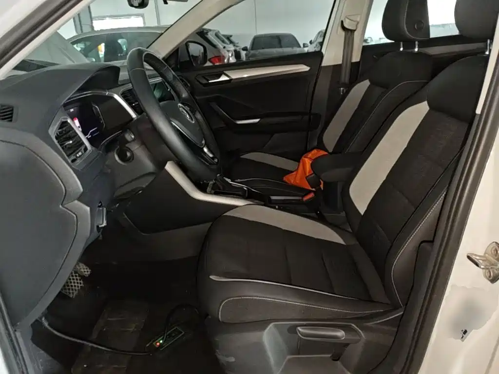 Volkswagen T-Roc - фото 15
