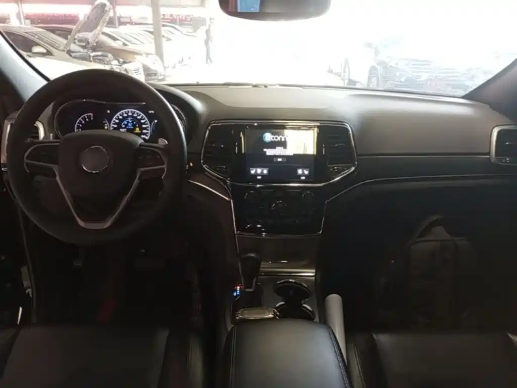 Jeep Grand Cherokee (Import) — миниатюра 10