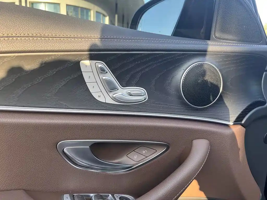 Mercedes-Benz E-Class (Import) — миниатюра 16