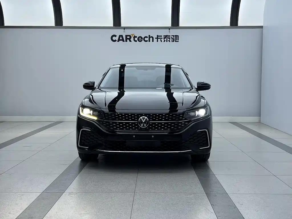 Volkswagen Passat 2024 380TSI