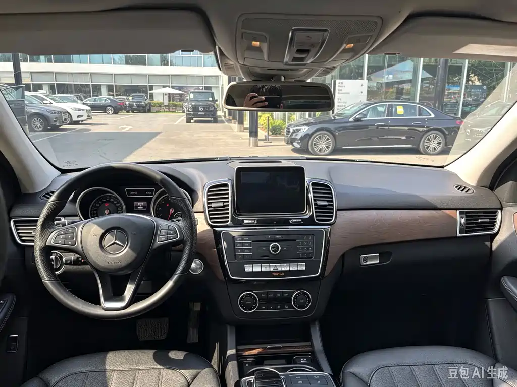 Mercedes-Benz GLE (Import) — миниатюра 8