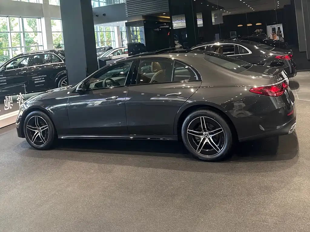 Mercedes-Benz E-Class (Import) — миниатюра 3