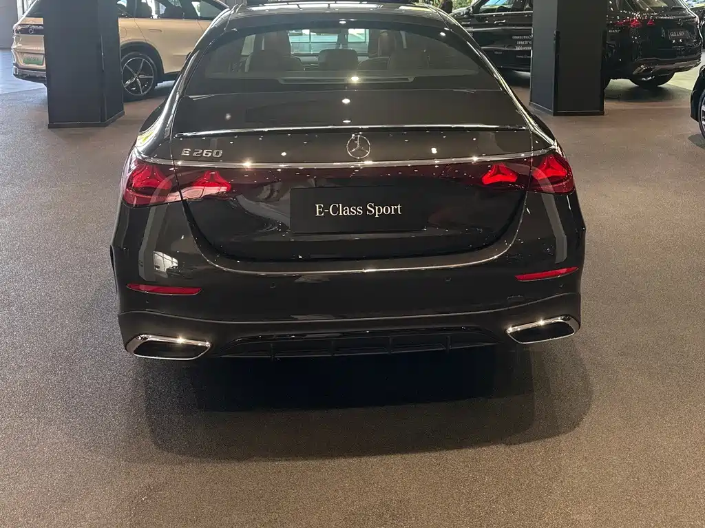 Mercedes-Benz E-Class (Import) — миниатюра 4