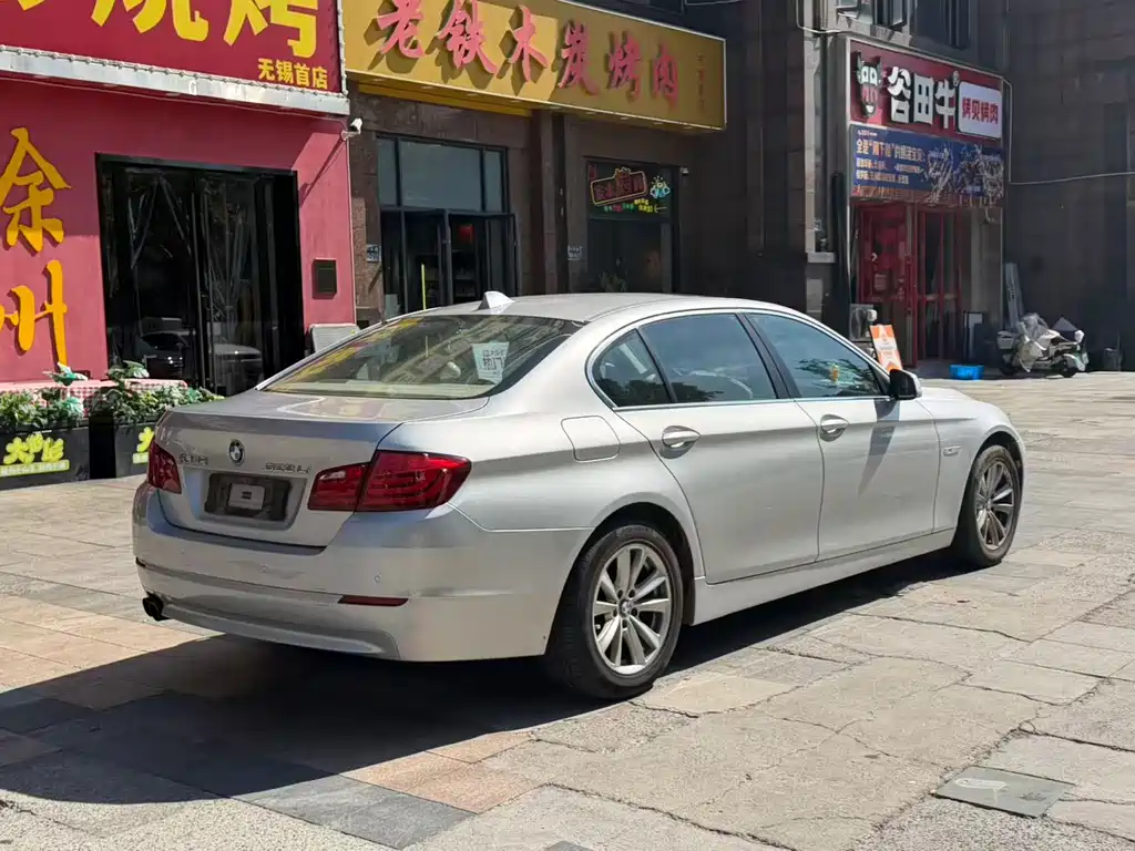 BMW 5 Series — миниатюра 4