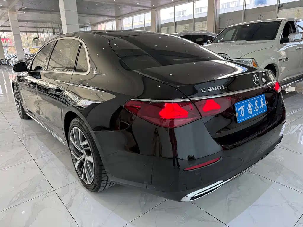 Mercedes-Benz E-Class — миниатюра 17