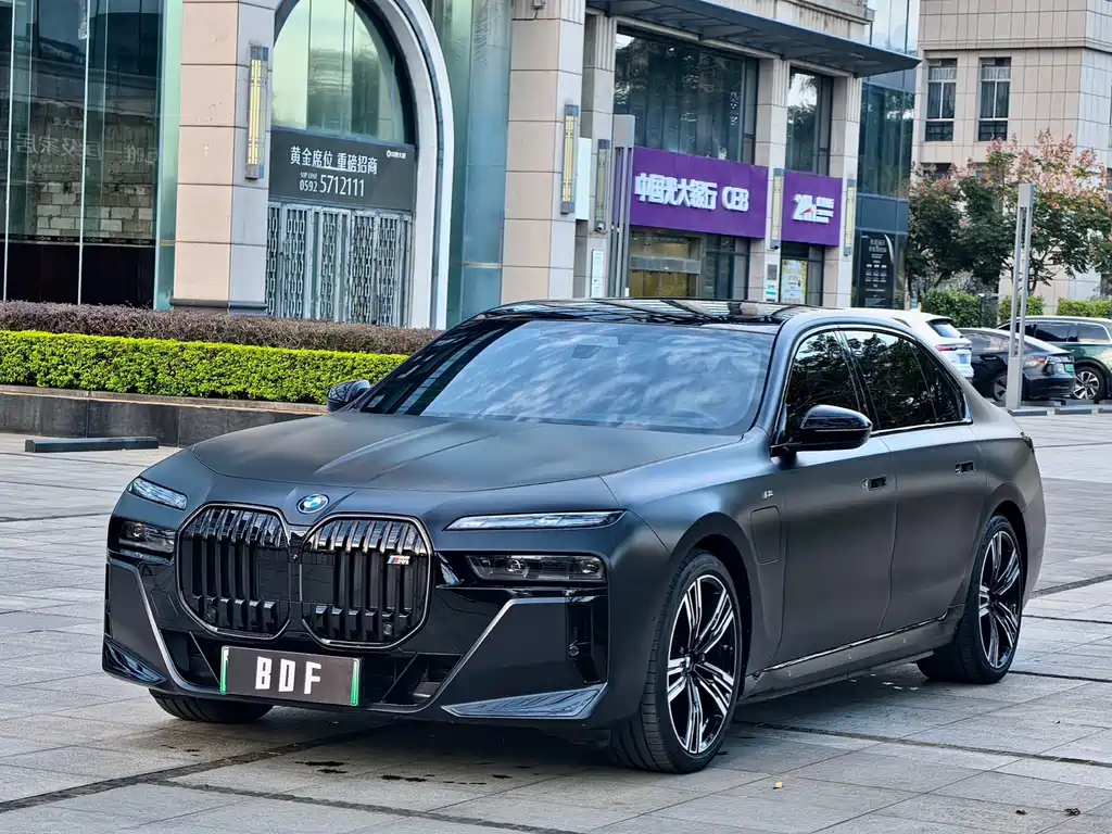 BMW i7 2025