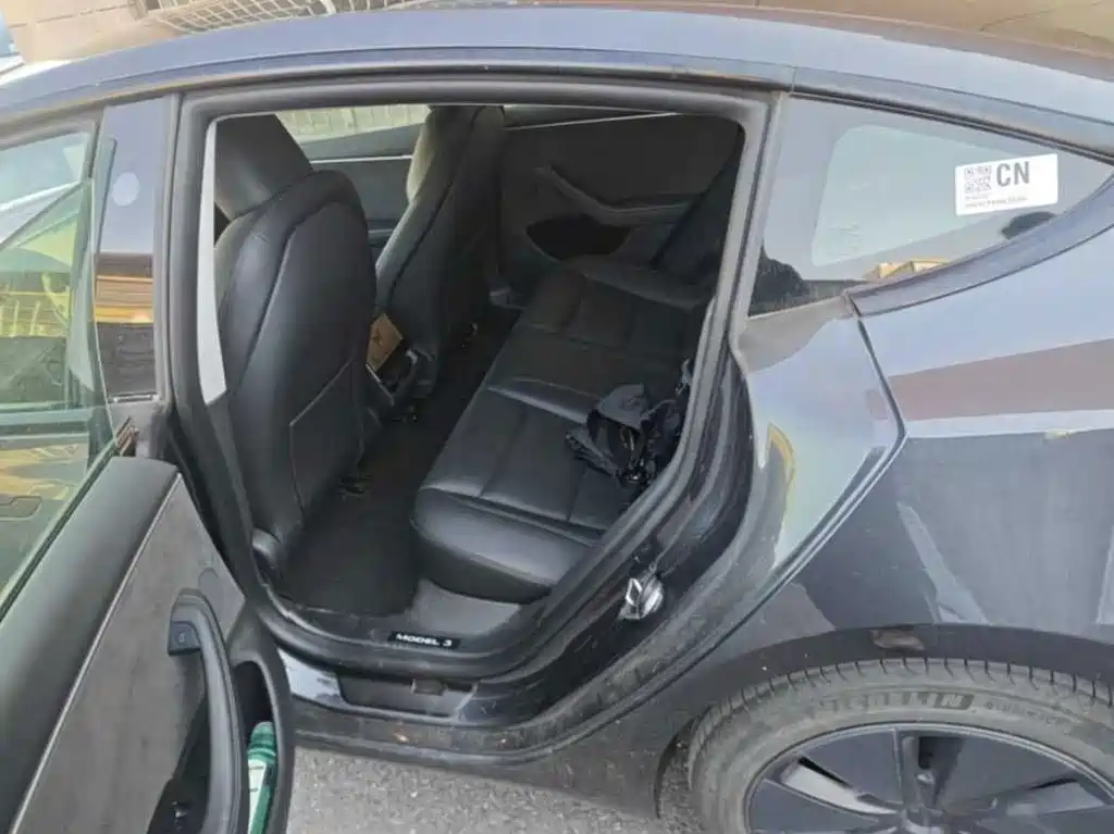 Tesla Model 3 — миниатюра 4