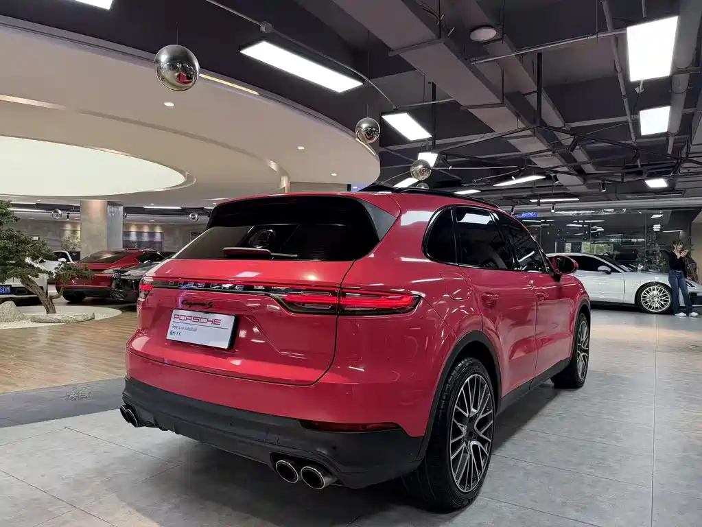 Porsche Cayenne — миниатюра 9
