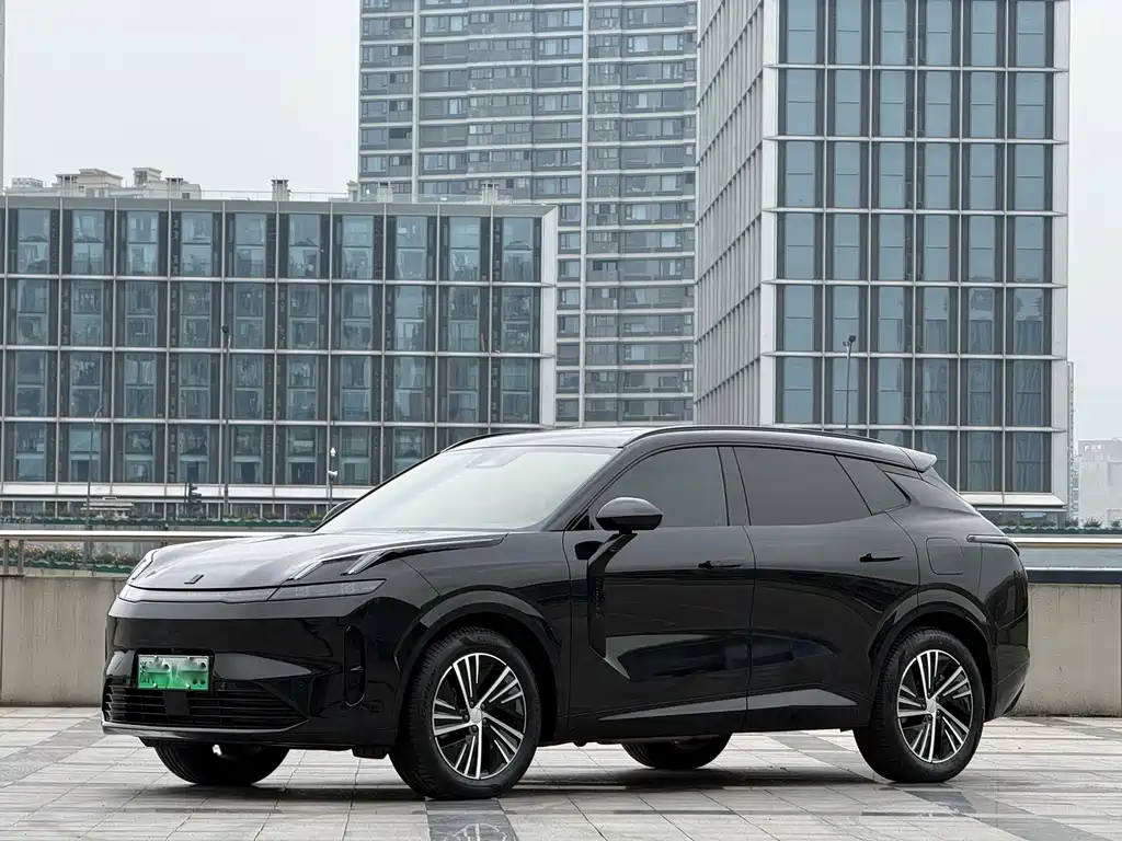 Lynk & Co 08 EM-P 2025