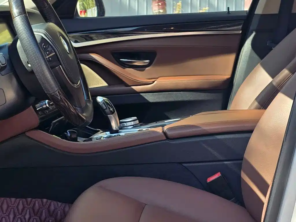 BMW 5 Series — миниатюра 4