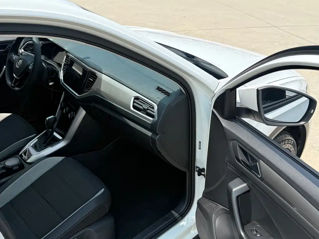 Volkswagen T-Roc — миниатюра 9