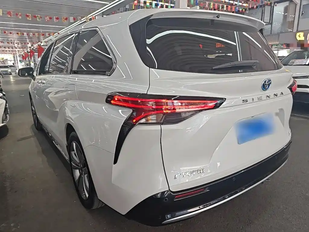 Toyota Sienna — миниатюра 5