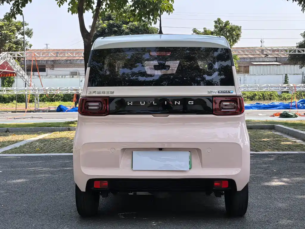 Wuling MINIEV — миниатюра 6