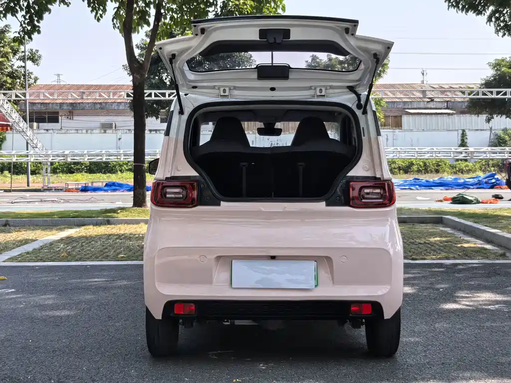 Wuling MINIEV — миниатюра 8